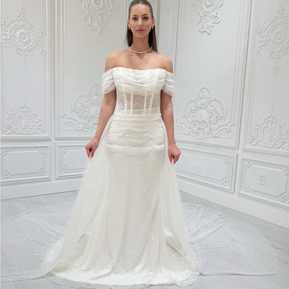 Stock sale Bridal Size 10.White  2in1 mermaid with detachable skirt bridal gown